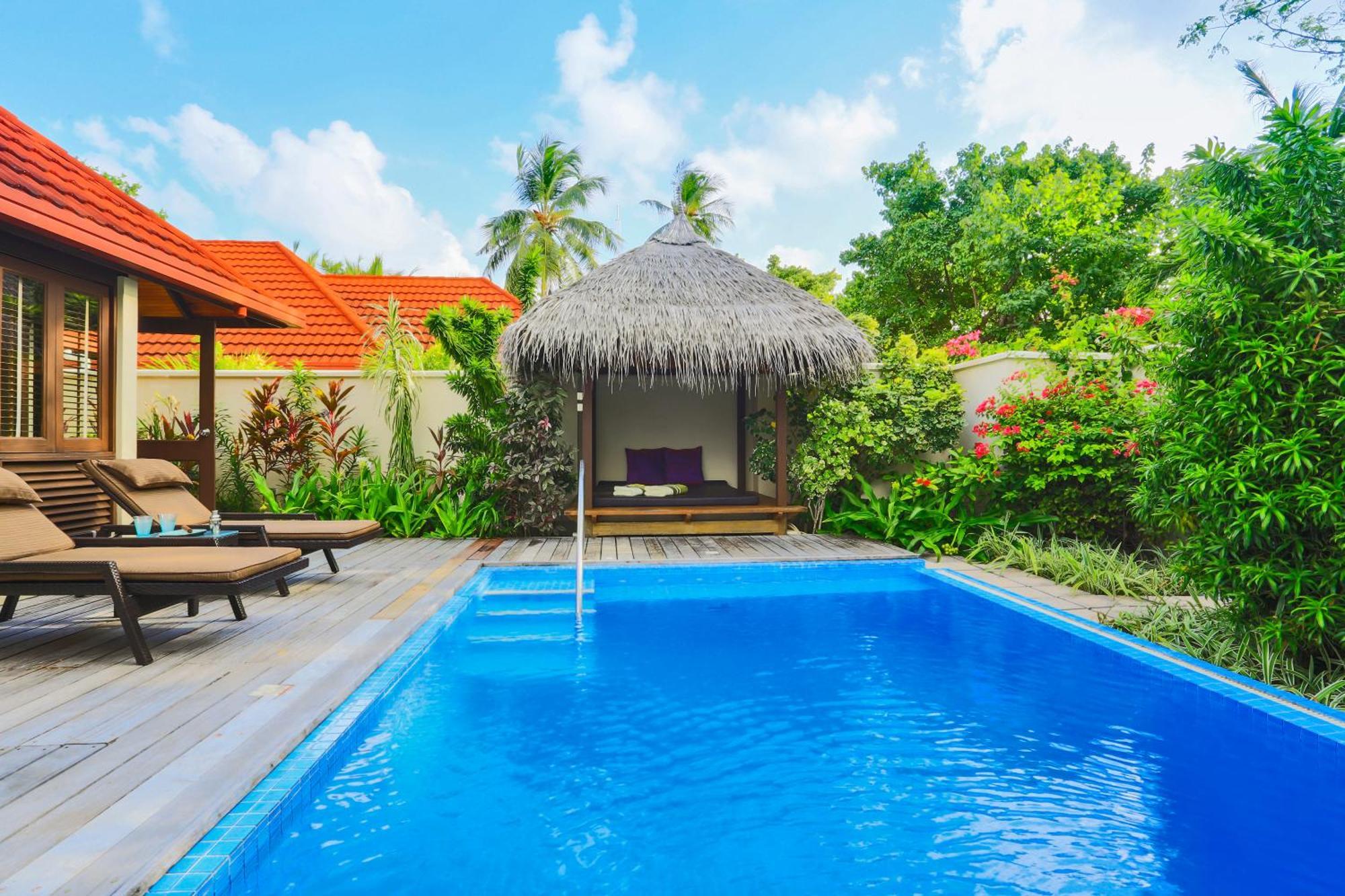 คุรุมบา มัลดีฟส์ Hotel Vihamanaafushi ภายนอก รูปภาพ A pool at a resort in Maldives