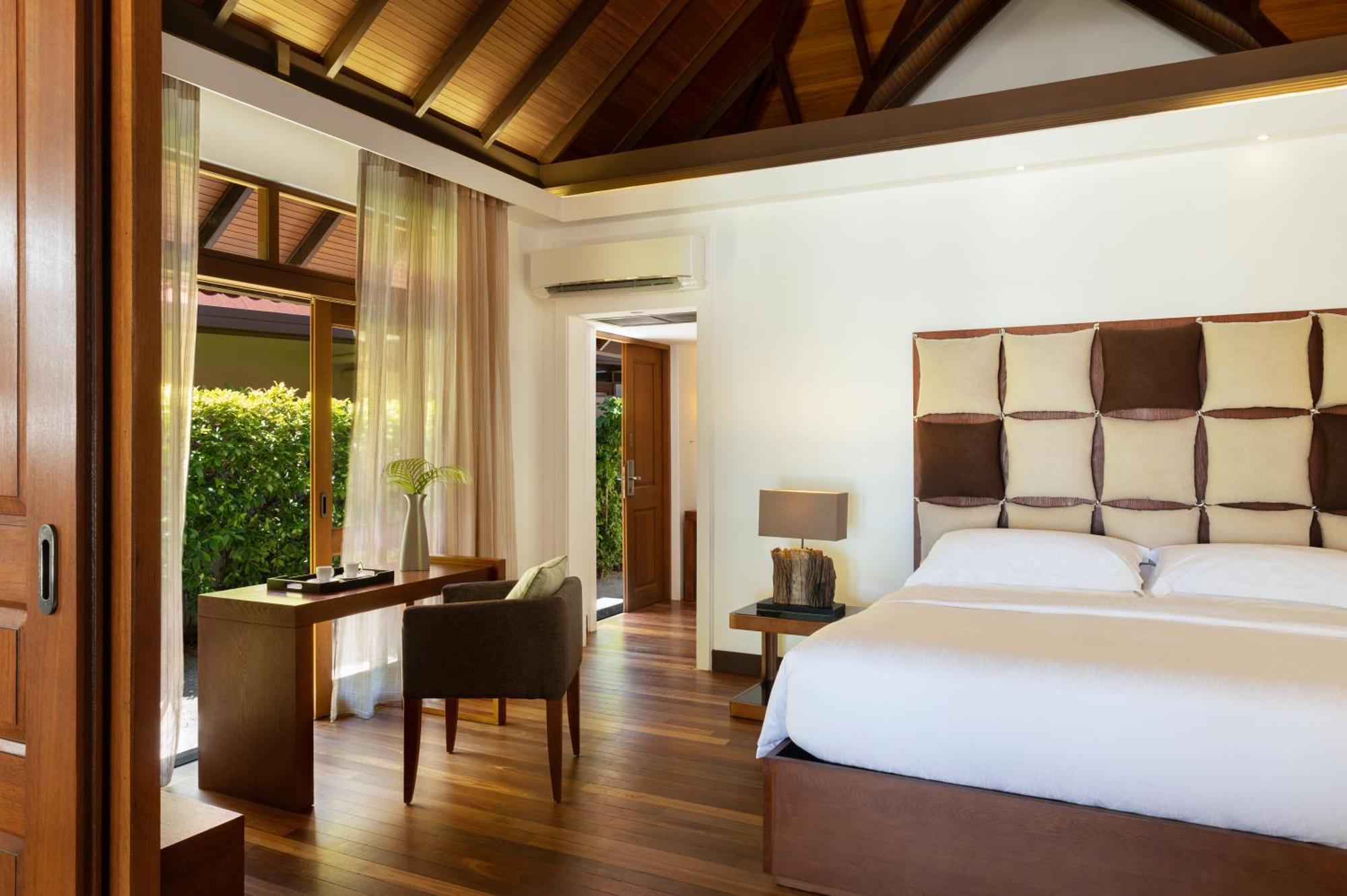 คุรุมบา มัลดีฟส์ Hotel Vihamanaafushi ภายนอก รูปภาพ A bedroom at the hotel