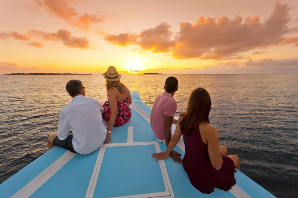 คุรุมบา มัลดีฟส์ Hotel Vihamanaafushi ภายนอก รูปภาพ Sunset at the Blue Lagoon
