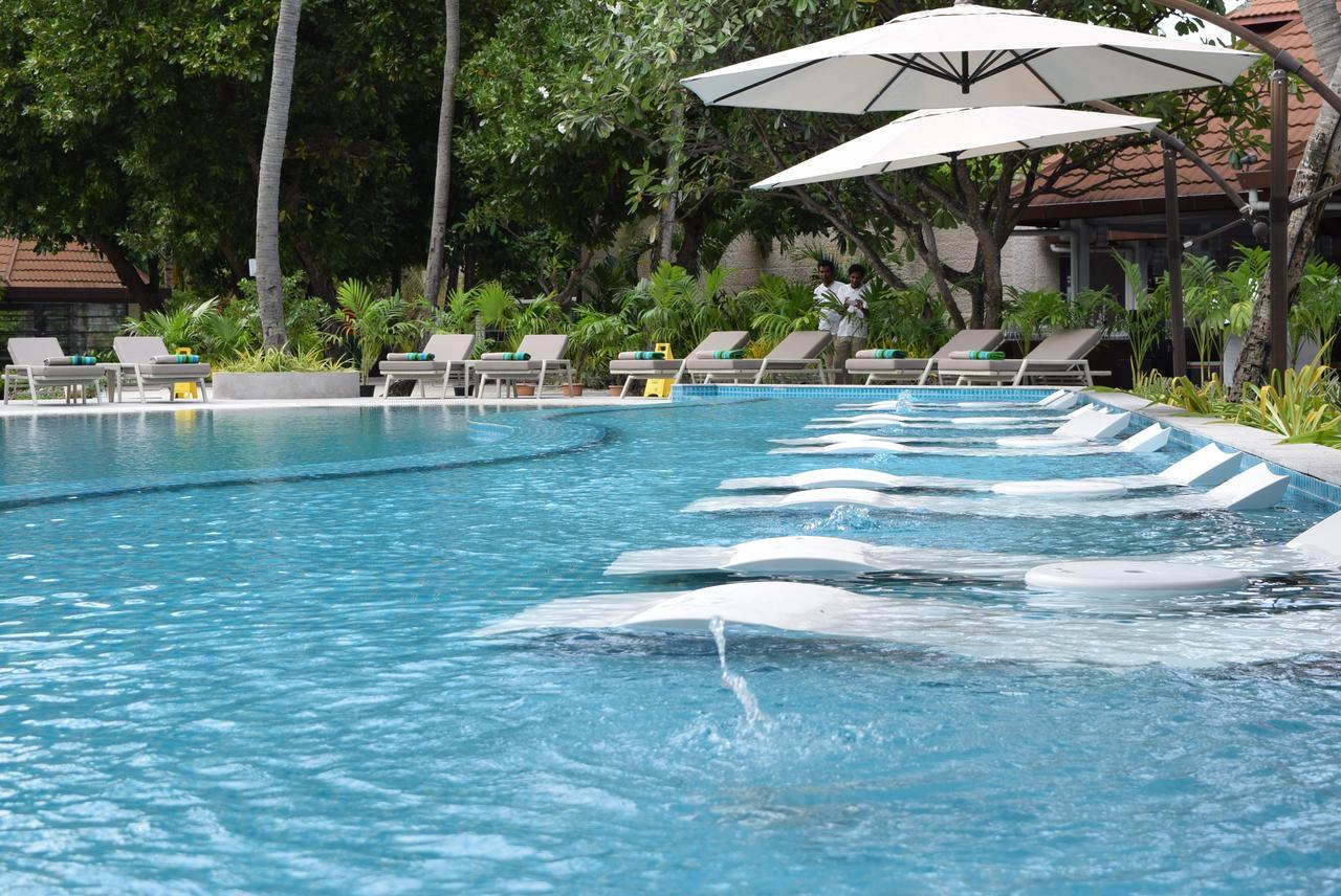 คุรุมบา มัลดีฟส์ Hotel Vihamanaafushi ภายนอก รูปภาพ Swimming pool at the resort