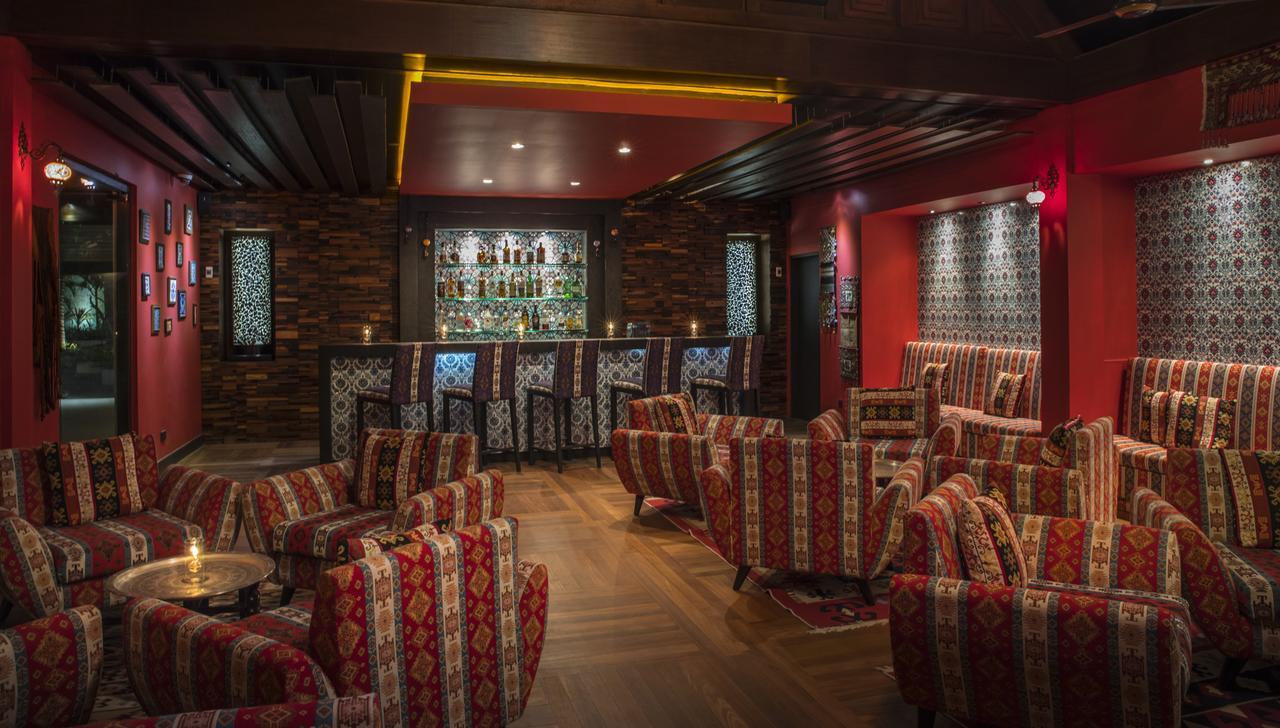 คุรุมบา มัลดีฟส์ Hotel Vihamanaafushi ภายนอก รูปภาพ The interior of the bar