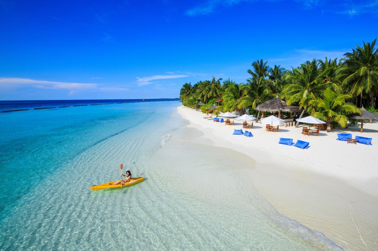 คุรุมบา มัลดีฟส์ Hotel Vihamanaafushi ภายนอก รูปภาพ A beach in Maldives