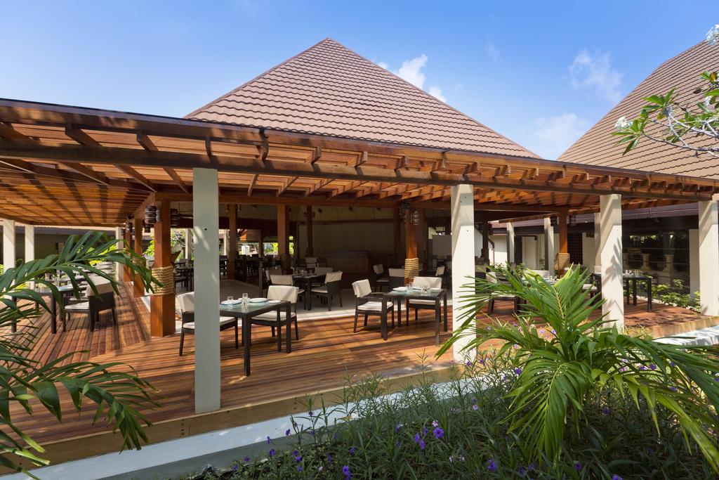 คุรุมบา มัลดีฟส์ Hotel Vihamanaafushi ภายนอก รูปภาพ The restaurant at the resort