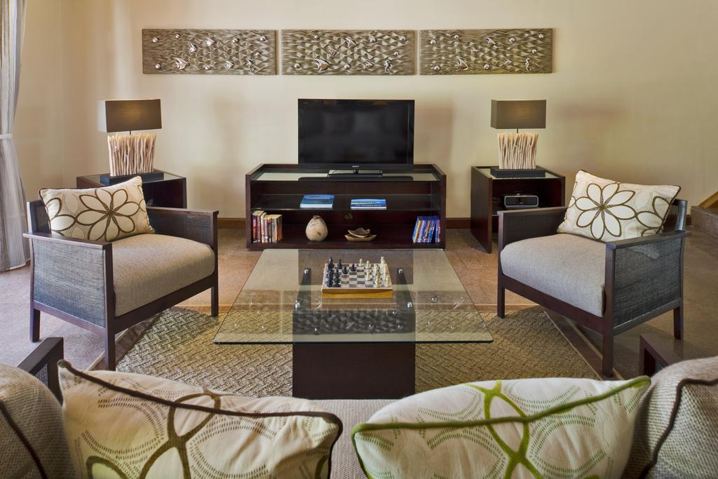 คุรุมบา มัลดีฟส์ Hotel Vihamanaafushi ภายนอก รูปภาพ A living room at the Ritz-Carlton, Laguna Beach